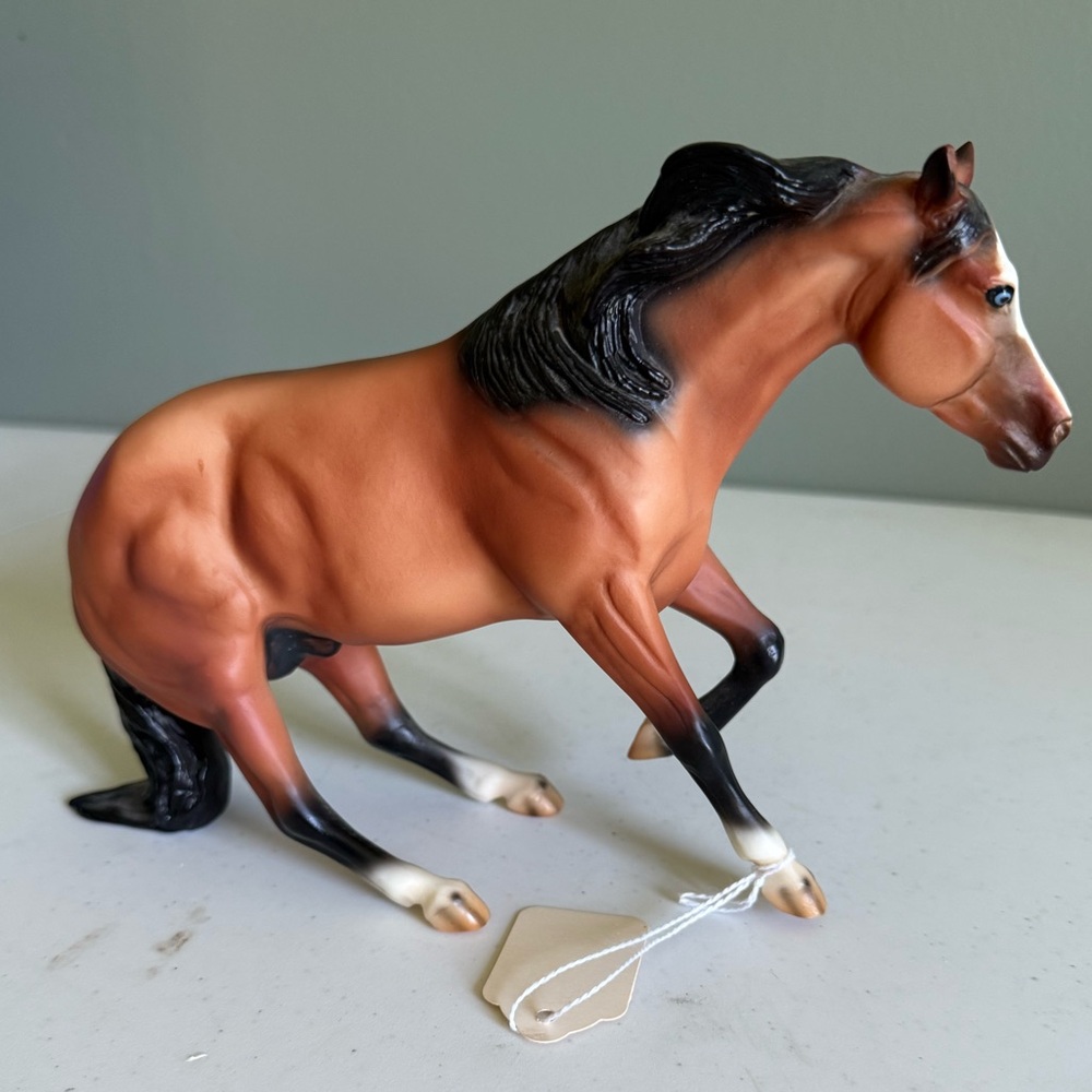 Breyer Dun Gotta Gun